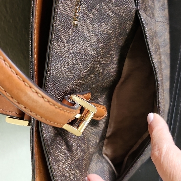 MICHAEL MICHAEL KORS VOYAGER MEDIUM LOGO TOTE BAG - Picture 6 of 13